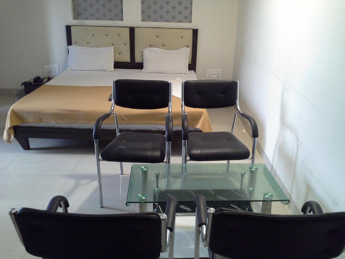 Hotel Galaxy Residency Vasai Luaran gambar